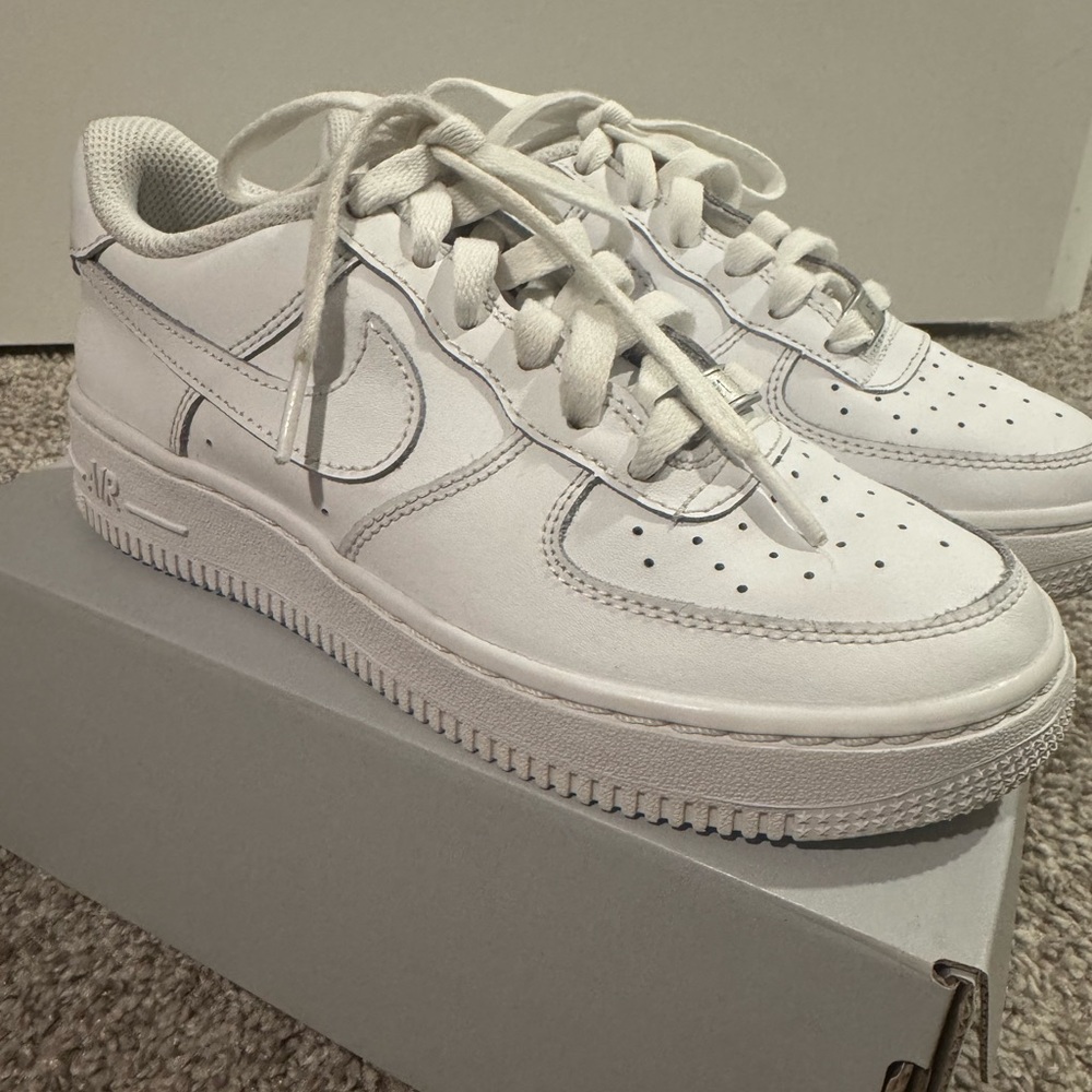 Kids Nike Air Force 1 Sneakers